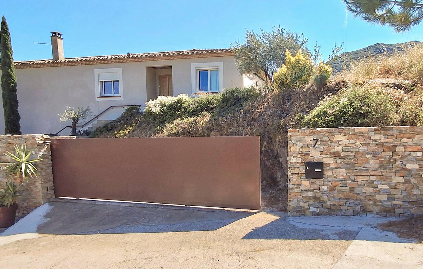 Apt de 136m2 avec parking, piscine et jardin - 300m de Saint-Nazaire in Saint-Nazaire-de-Ladarez, Région de Béziers