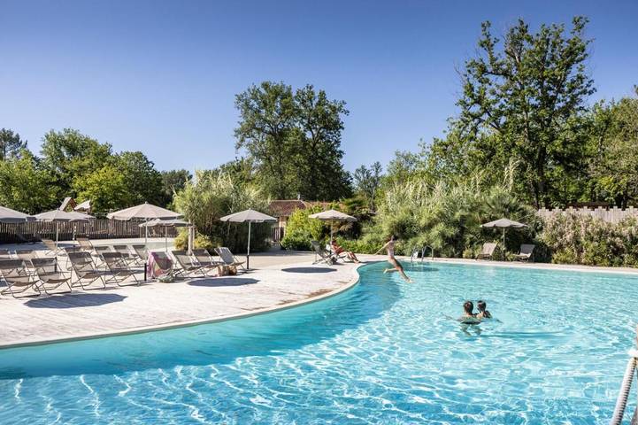 Location de vacances pour 5 personnes, avec piscine ainsi que bassin pour enfant et terrasse dans Lac d'Uby - 2
