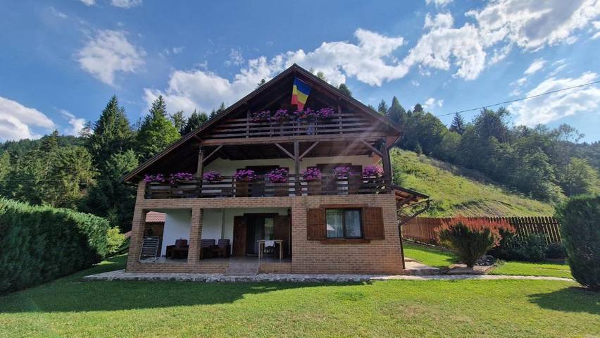 Gîte pour 4 personnes, avec sauna ainsi que jardin et vue