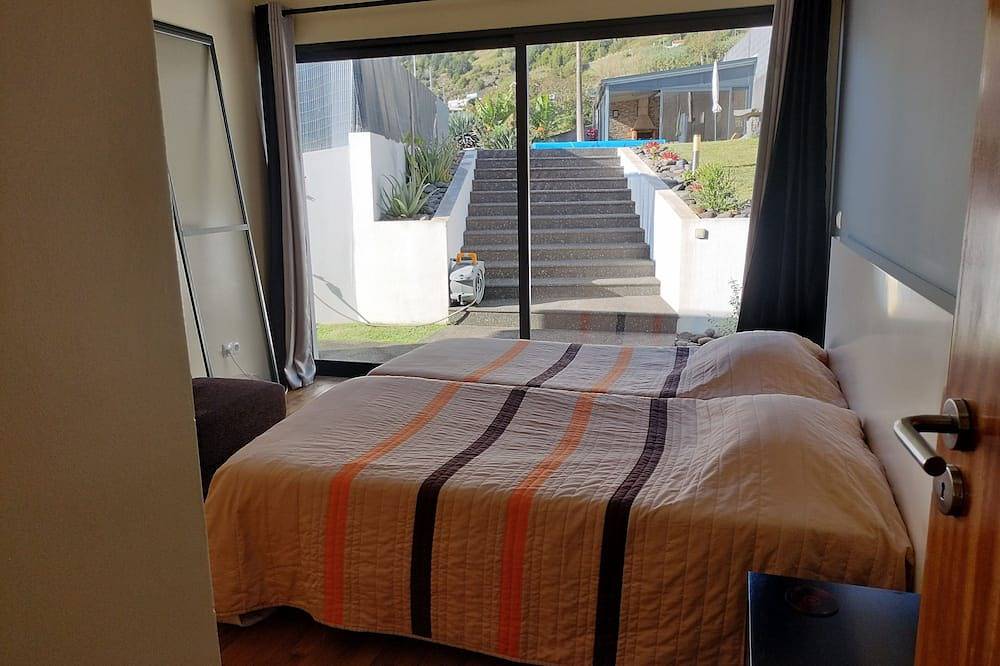 Take full advantage of a relaxing atmosphere with gorgeous  sea/ mountain views in Arco da Calheta, Isla de Madeira