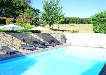 Chambre d’hôte pour 2 personnes, avec piscine et jardin, animaux acceptés à Varen
