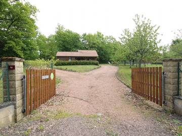 Gîte pour 6 personnes, avec jardin, animaux acceptés à La Collancelle