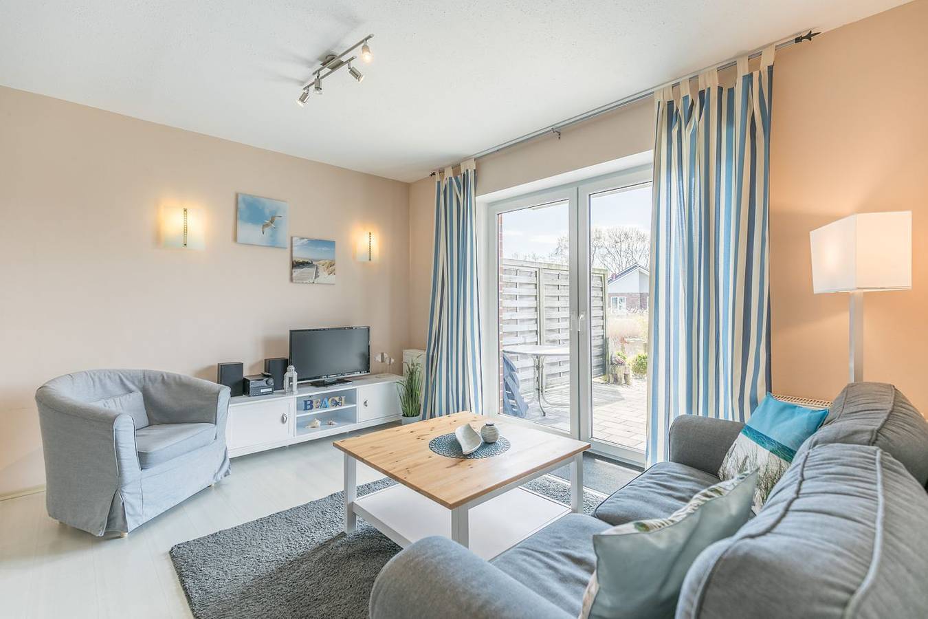 Ganze Wohnung, Haus am Teich 1. Schöne Ferienwohnung am Teich. in Büsum, Dithmarschen