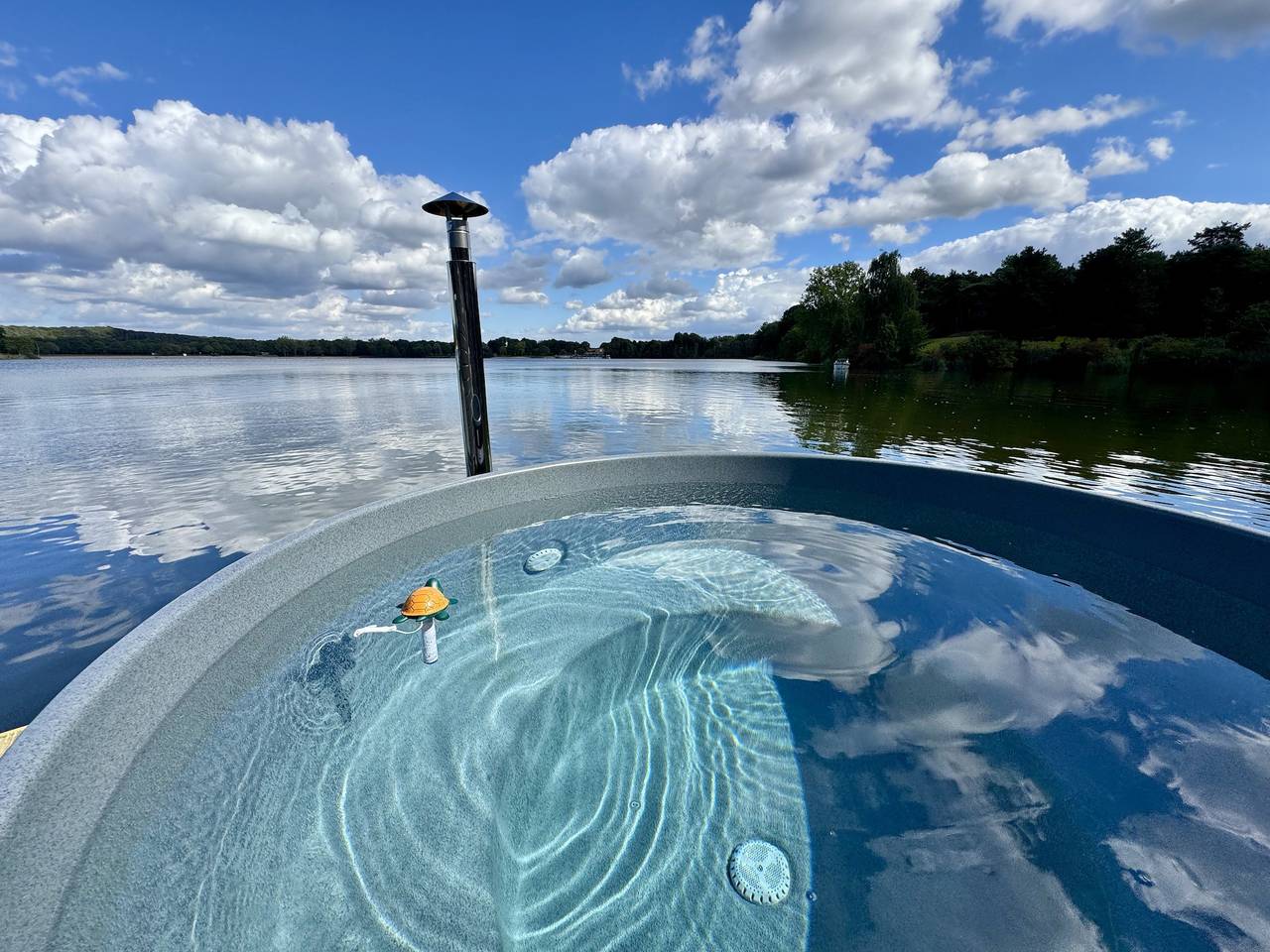 Huren Houseboat — Houseboat Marina Mookerplas met Xl Hottub | 4 - 6 personen in Middelaar, Nationaal Park De Maasduinen