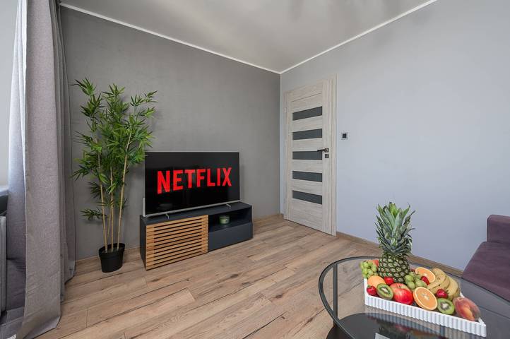 Ganze Wohnung, Lumina 4-room Apart with Balcony near Metro in Mokotów, Warschau