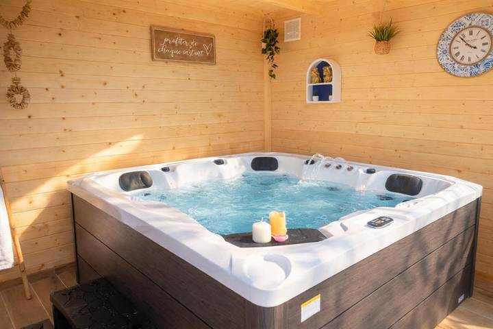 Gîte pour 4 personnes, avec jardin et jacuzzi à Vals-près-le-Puy