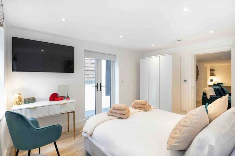 Ganze Wohnung, The Luxe Hideaway - Stunning 2 bedroom apartment in Wanstead, East London in Redbridge, London