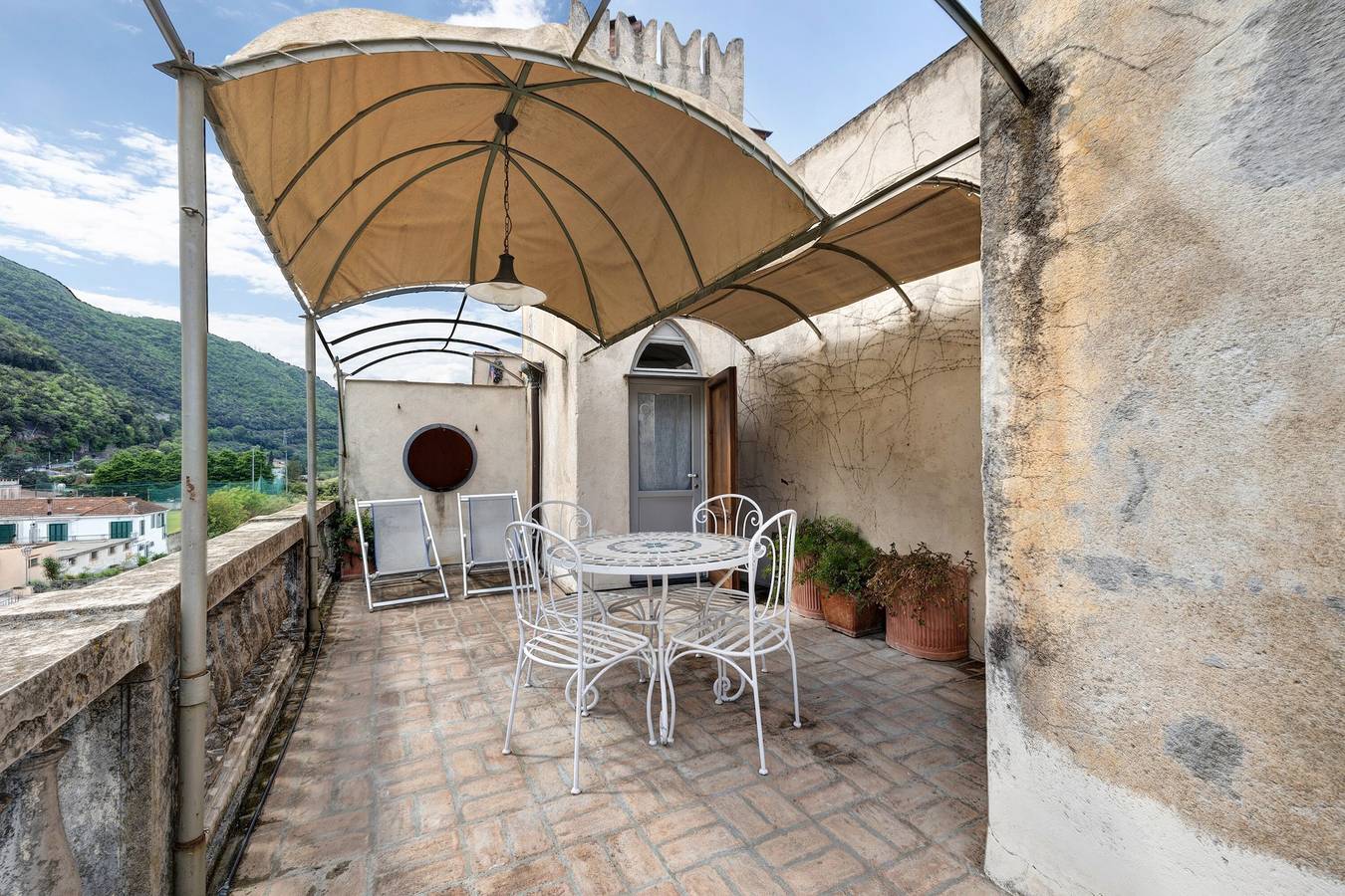 Ganze Wohnung, Haustierfreundliche Ferienwohnung Trilocale Ginevra mit Bergblick, Balkon und Wlan in Finale Ligure, Finale Ligure Gemeinde
