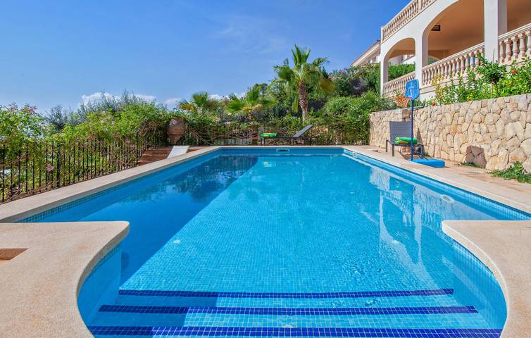 Seaside Retreat with Pool, Terrace & Grill | 2km to Costa d'en Blanes Beach in Bendinat, Calvià