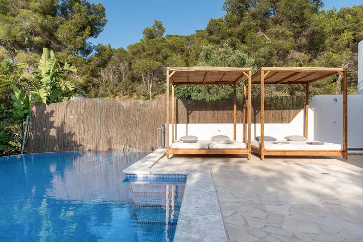 Vacation rental for 8 people, with balcony and yard, with pets in Ibiza