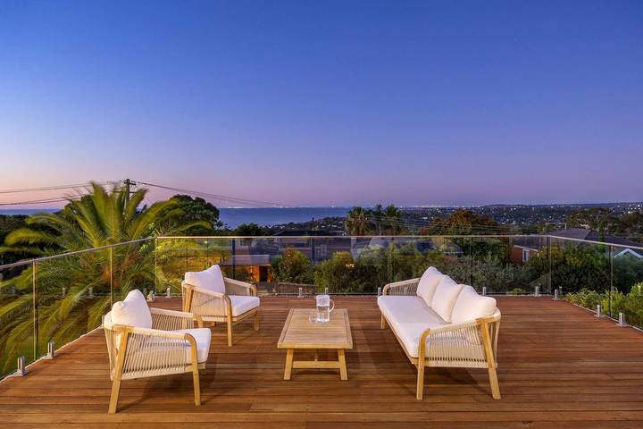 Holiday home for 10 people, with balcony and garden, child-friendly - 1