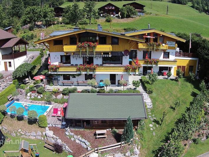 Ferienhaus für 13 Personen, mit Balkon/Terrasse und Sauna sowie Terrasse in Zell am See - 2