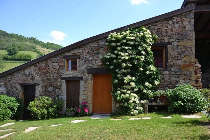 Location de vacances pour 2 personnes, avec jardin dans Saône-et-Loire