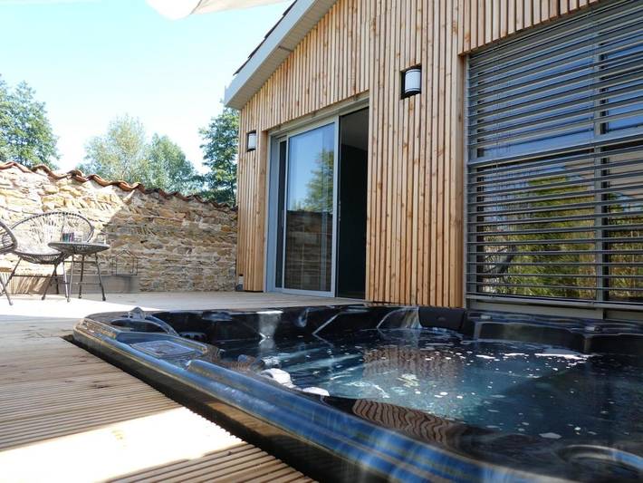 Location de vacances pour 2 personnes, avec terrasse ainsi que sauna et jacuzzi à Liergues - 3