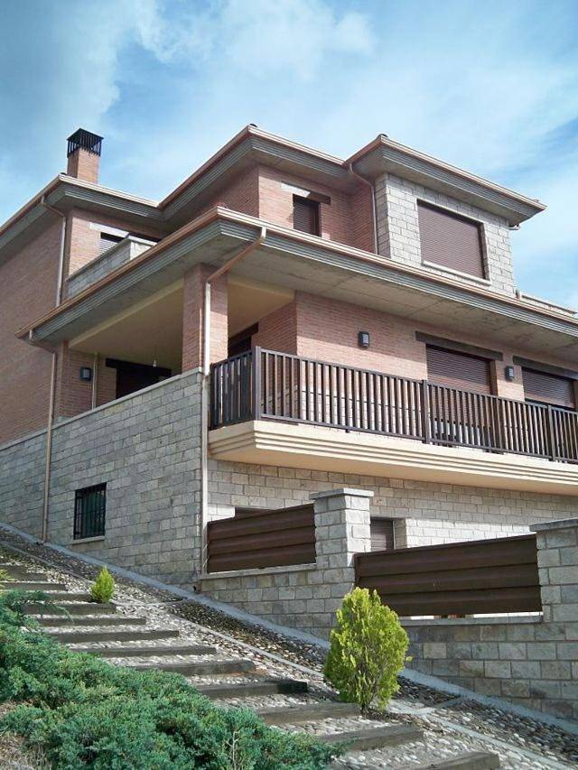 Casa rural para 12 personas, con Balcón y Jacuzzi además de Terraza y Jardín en Comarca de Arlanza