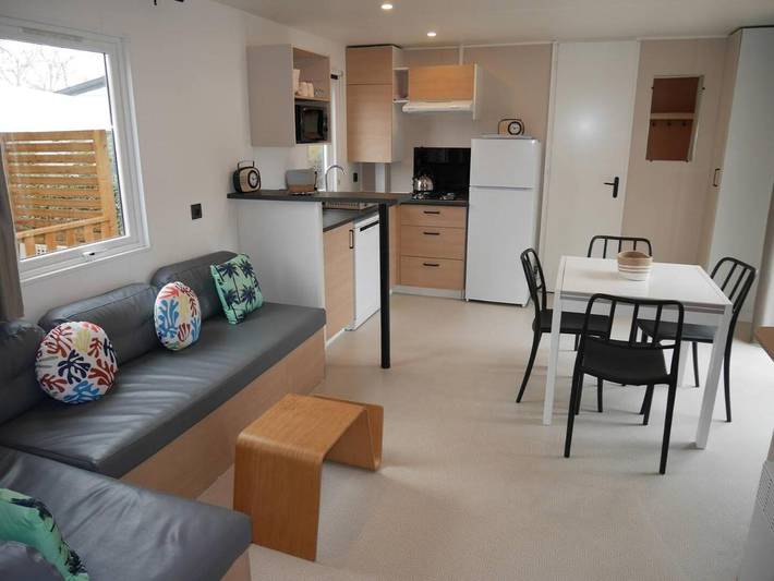 Camping pour 6 personnes, avec jardin ainsi que piscine et bassin pour enfant dans Plage de l'Espiguette - 2