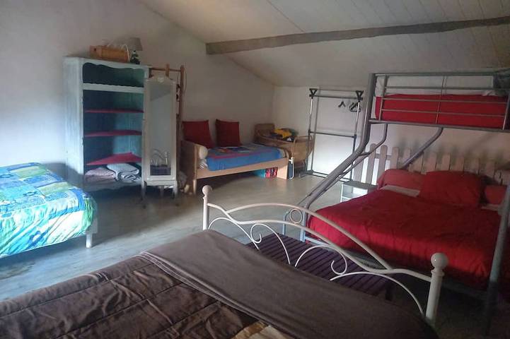 Location de vacances pour 5 personnes, avec terrasse à Saint-Julien-de-Coppel - 2