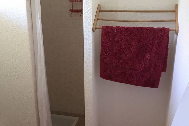 Gîte pour 5 personnes, avec terrasse et jacuzzi à Puy-Sanières - 3