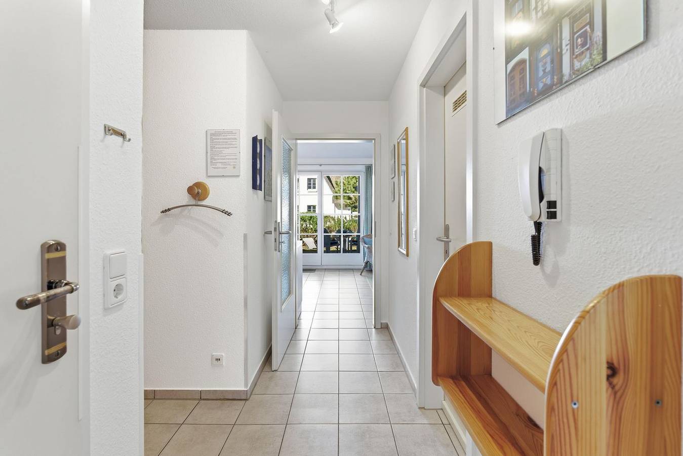 Ganze Wohnung, Komfortable Ferienwohnung mit Terrasse, 100 m zum Strand in Zingst in Müggenburg, Zingst