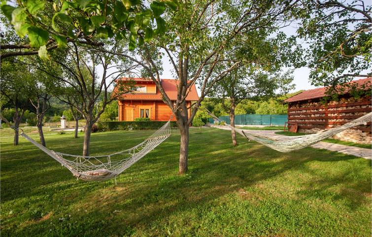 Gemütliche 17 m² große Wohnung mit Pool, WLAN und Parkplatz in Lika-Senj