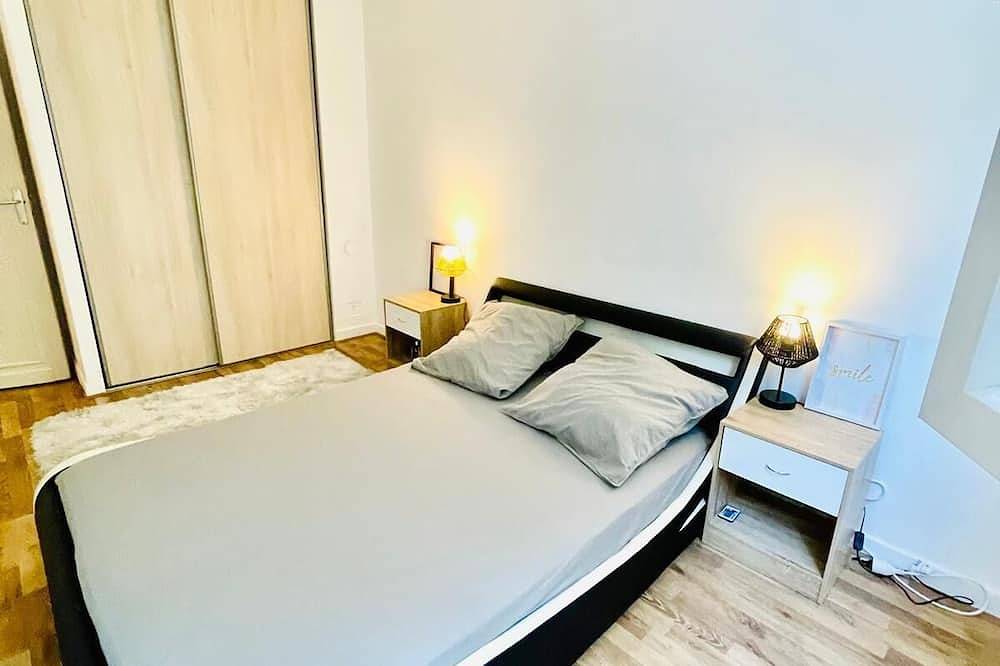 Entire apartment, Appart Guy Môquet 2 Bedrooms + Office + Transfer shuttle available in Champigny-sur-Marne, Val-de-Marne