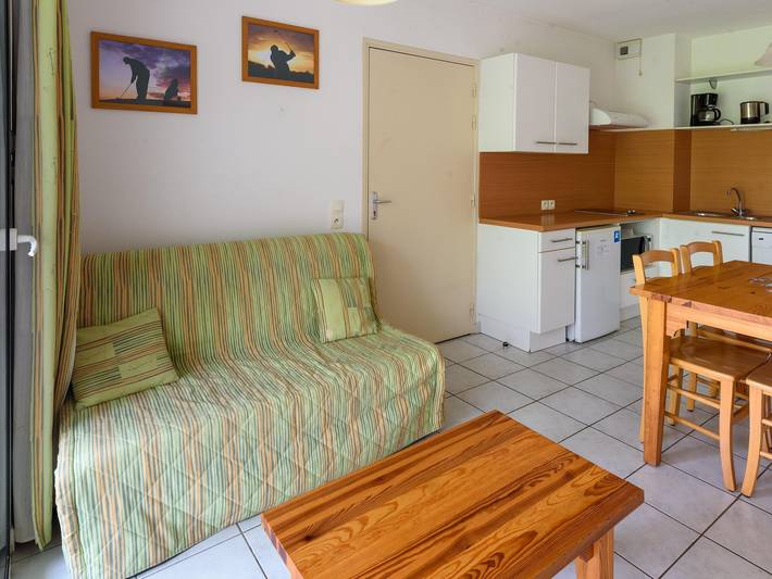 Gîte pour 4 personnes, avec piscine et terrasse, adapté aux familles à Rivières - 3