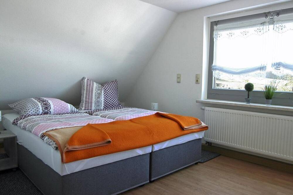 Ganze Wohnung, Ferienwohnung Maul - Ferienwohnung, Wohn-/Schlafraum in Dohna, Osterzgebirge