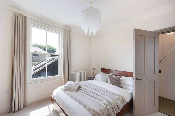 Stylish 4Br Victorian Home Parking with Ev Charger in Arbury Ward, Cambridge