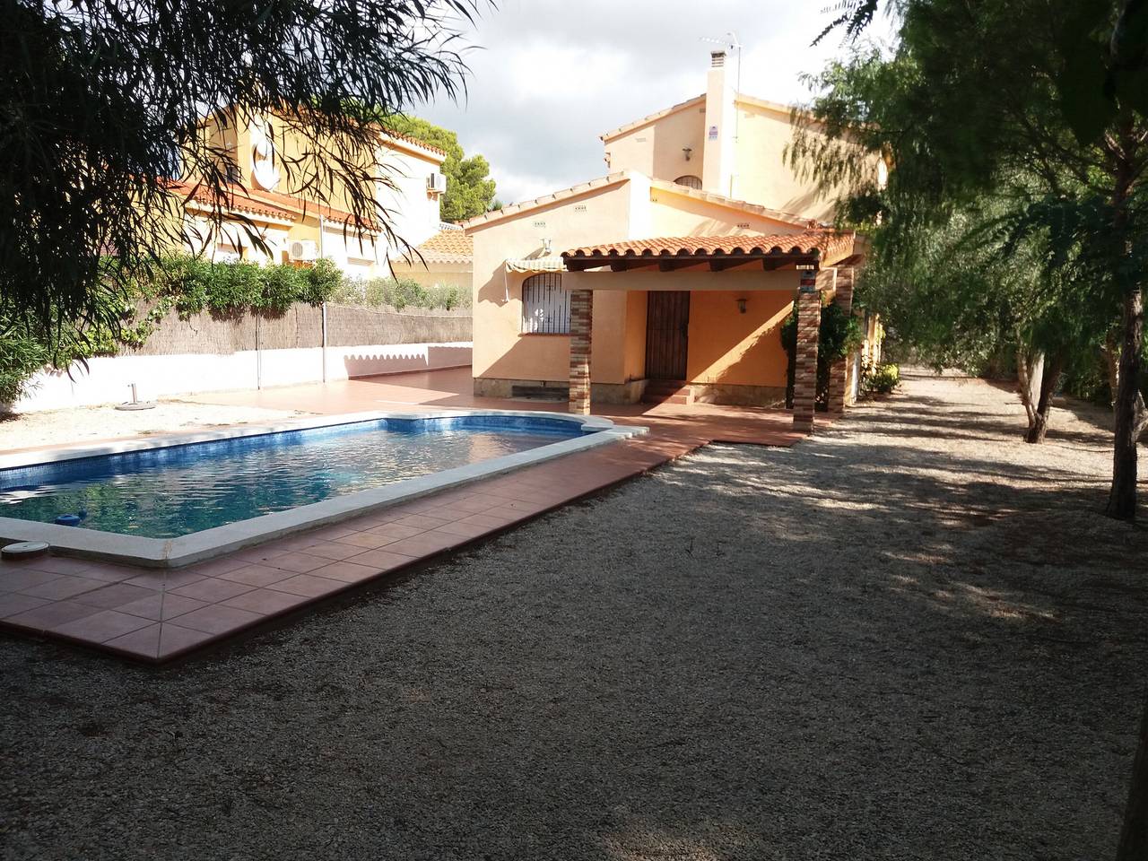 Villa moderna de 4 habitaciones con piscina privada y aire acondicionado in Tierras del Ebro, Costa Dorada