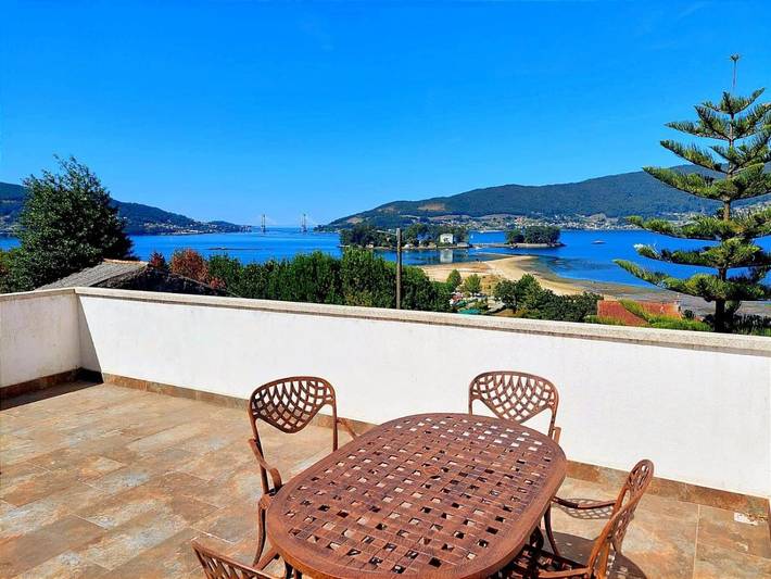 Apartamento para 8 personas, con Balcón y Terraza además de Jardín y Piscina en Redondela