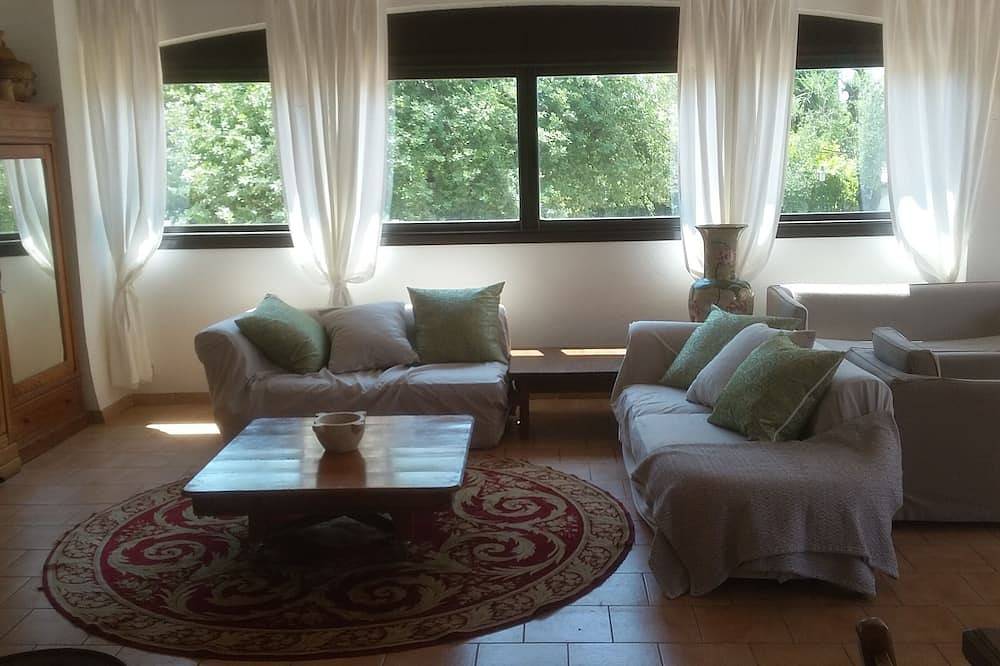 Haus 100 m2 auf bewaldetem Land in La Colle-sur-Loup, Mittelmeerküste (Frankreich)