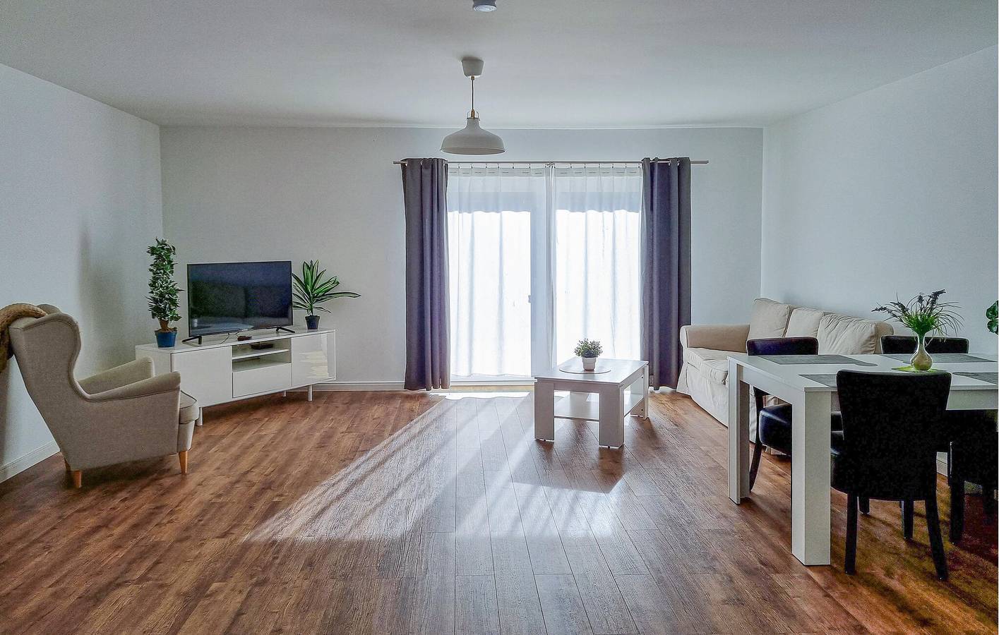 Ganze Ferienwohnung, Moderne Ferienwohnung mit Terrasse, Parkplatz & TV - Passow in Passow, Ludwigslust-Parchim