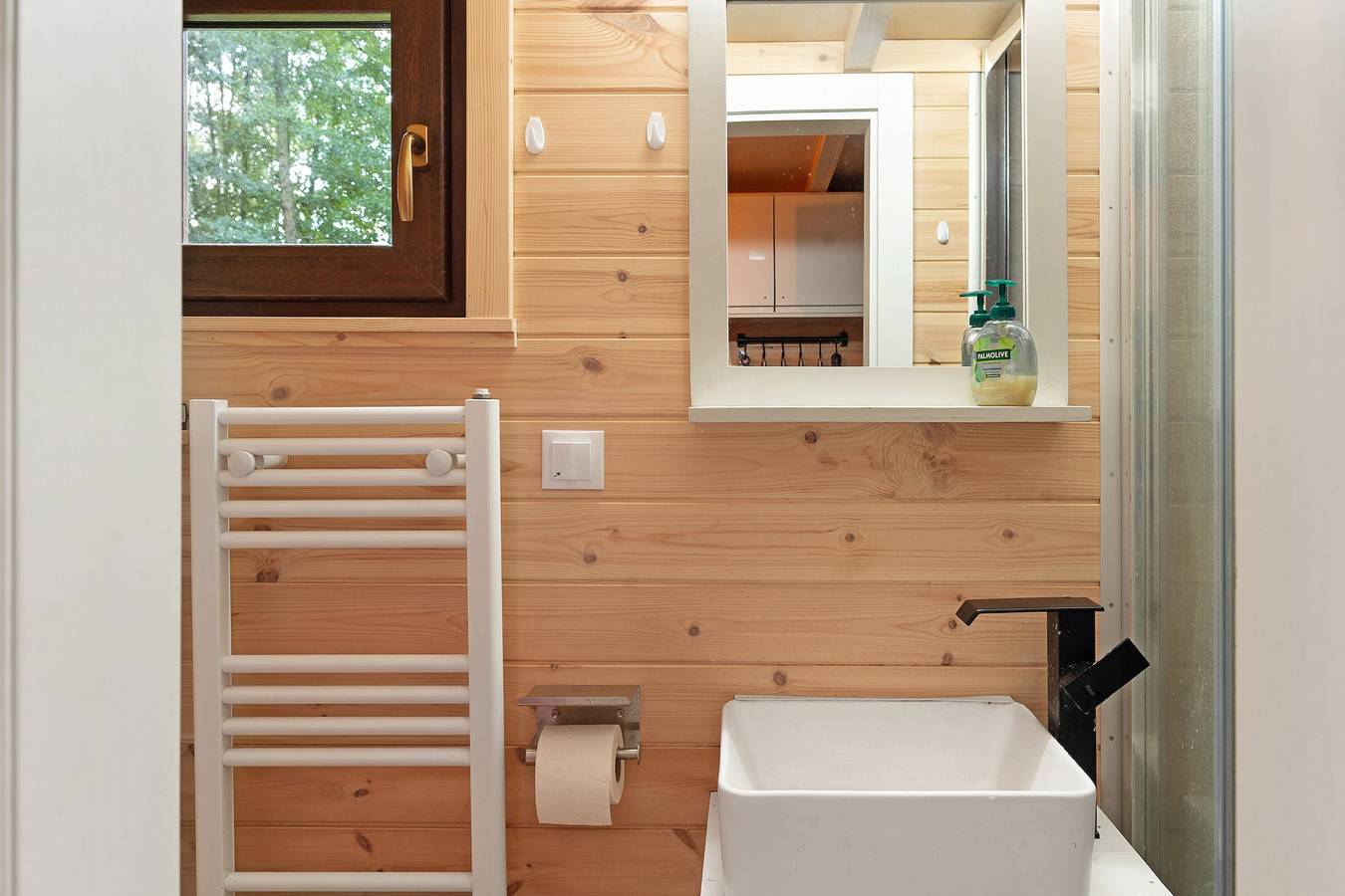 Tiny Home 'Ernesto' met privétuin, Wi-Fi en airconditioning, foto 12