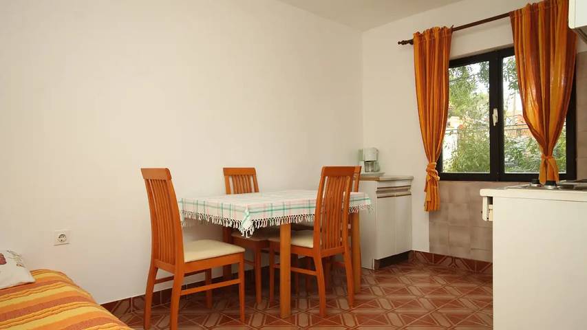 Gîte pour 4 personnes, avec terrasse à Premantura - 2