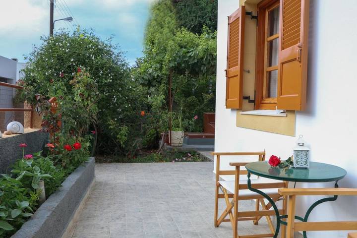 Maison d’hôte pour 3 personnes, avec jardin et vue, animaux acceptés dans Patmos - 3