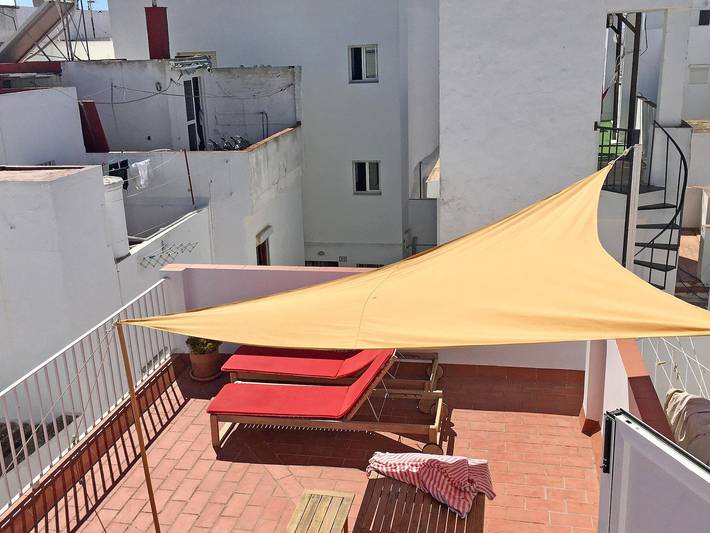 Typisches Stadthaus in Conil, renoviert mit großer Dachterrasse und tollem Blick in Conil de la Frontera, Costa de la Luz