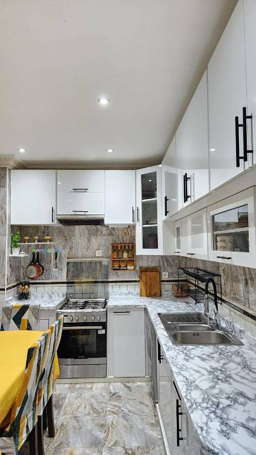 Appartement de vacances pour 6 personnes, avec piscine ainsi que vue et jardin