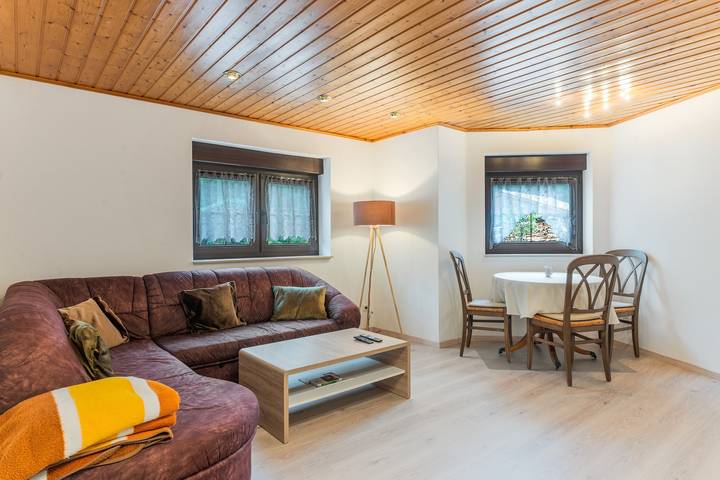 Ferienwohnung für 4 Personen, mit Garten im Thüringer Wald