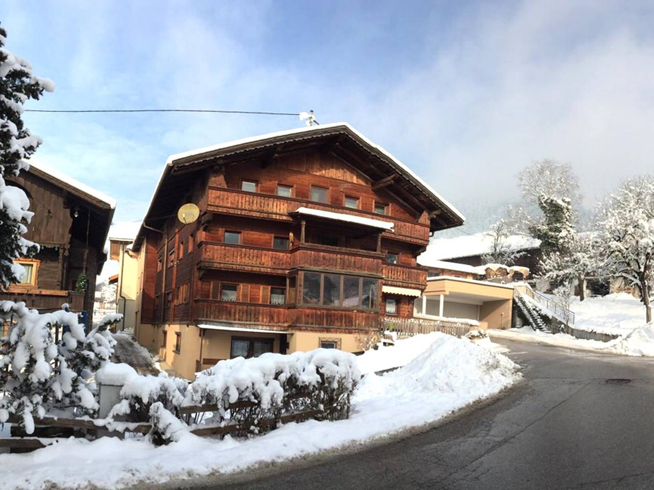 Ganze Wohnung, Nettes Apartment im typischen Tiroler Stil in Bruck am Ziller, Kitzbüheler Alpen