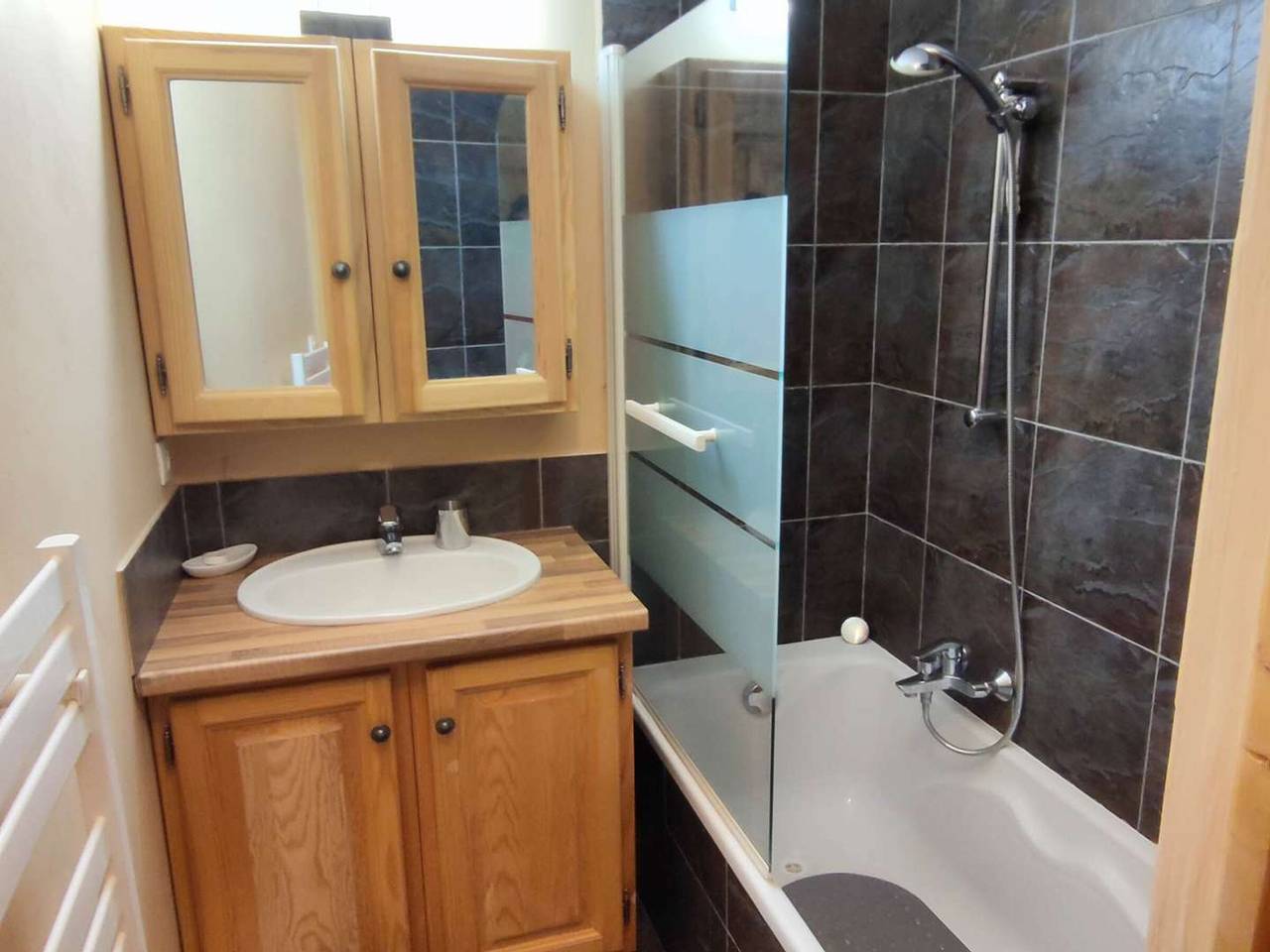 Apartamento entero, Apartamento renovado 3 plazas, acceso ski in Isola 2000, Isola