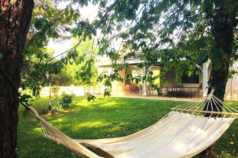 Villa Douze, maison privée avec piscine chauffée dans la nature de la Dordogne in La Douze, Périgord Blanc
