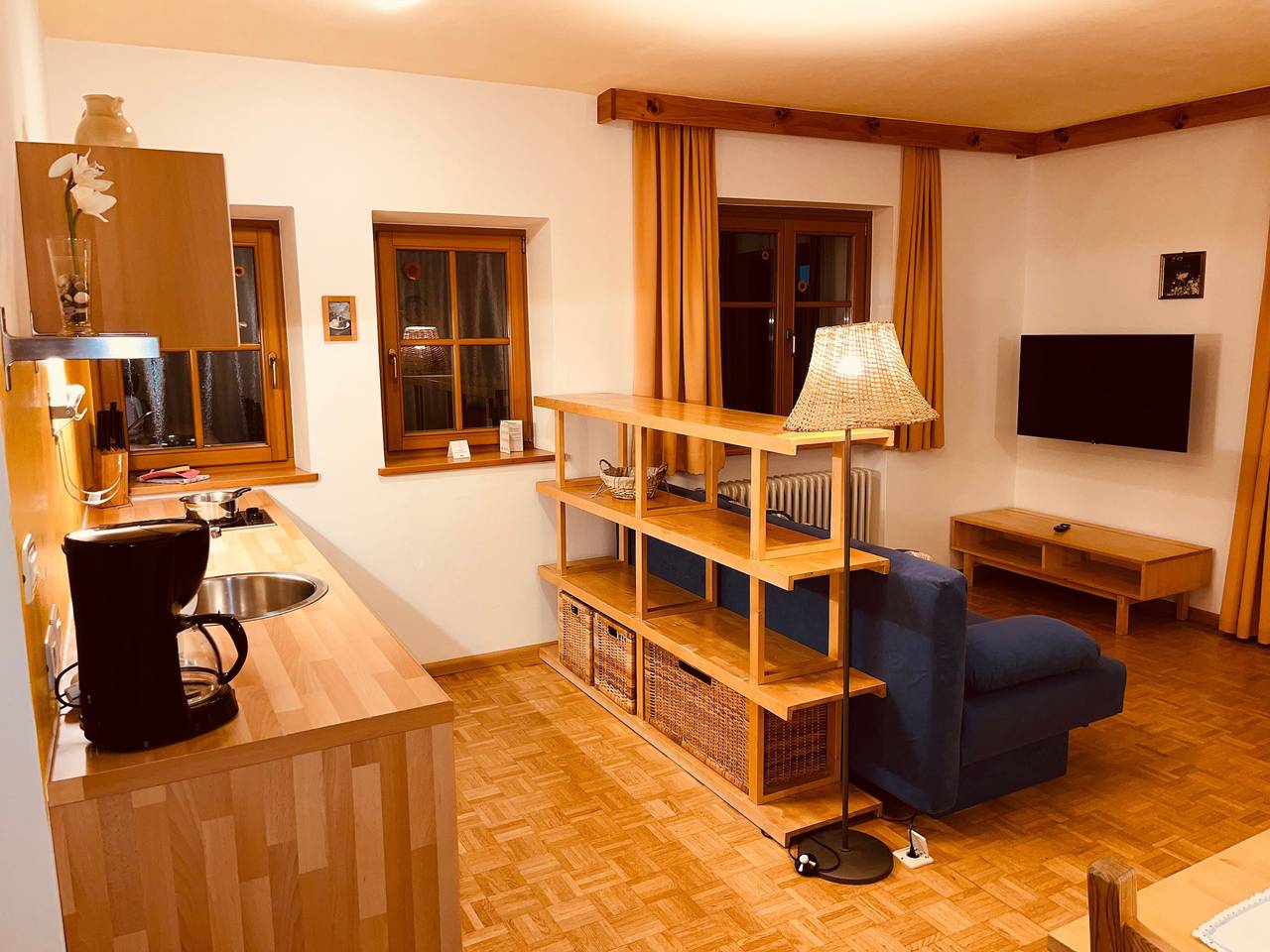 Appartement entier, Appartement 'Residenz Zirmer Wohnung Feuer' avec vue sur la montagne, jardin commun et Wi-Fi in Tiosels, Castelrotto