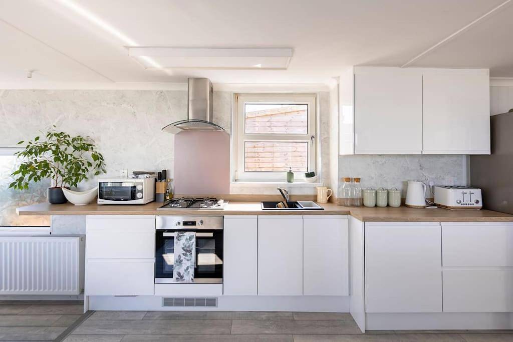 Four-Bedroom House in Broad Haven, Pembrokeshire