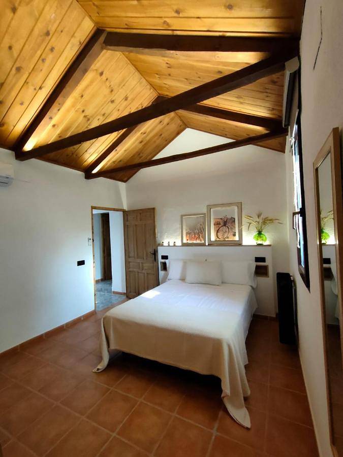 Casa rural para 12 personas, con piscina y jardín en Arenales de San Gregorio