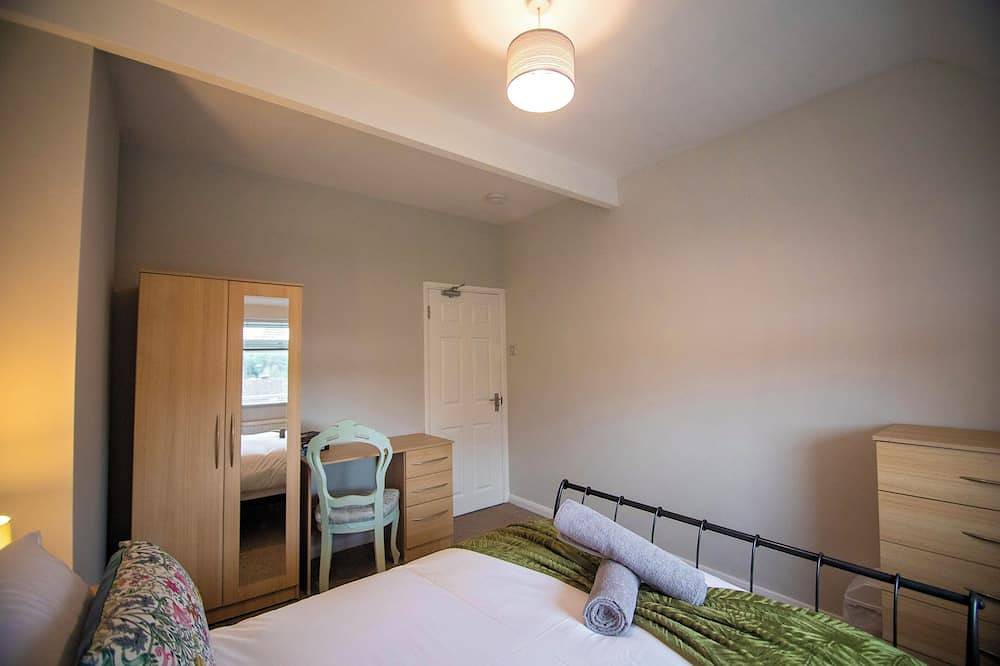 Stanmore House - Winchester - 4 double bedrooms - close to centre - free parking in Winchester, South Downs