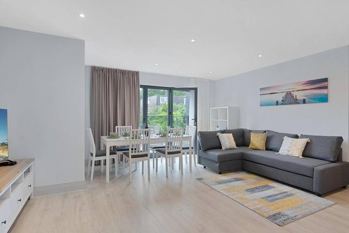 Gîte pour 8 personnes, avec Jardin dans Surbiton