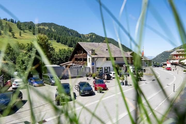 Hotel für 2 Personen, mit Balkon und Terrasse sowie Ausblick in Liechtenstein