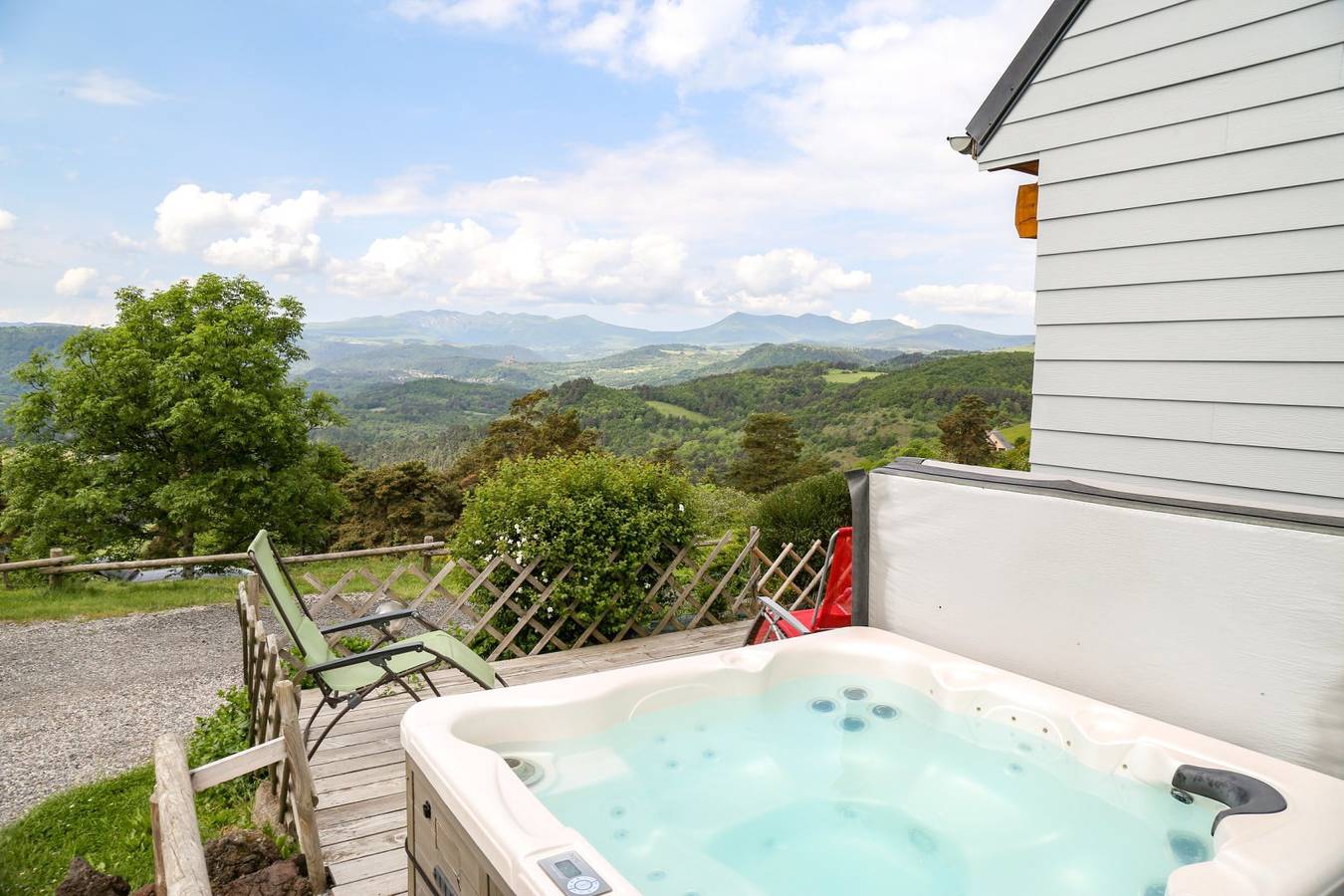 Chalet avec vue exceptionnelle in Saint-Nectaire, Parc naturel régional des Volcans d'Auvergne