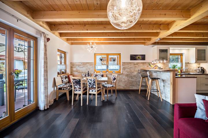 Ferienhaus für 6 Personen, mit Seeblick und Sauna sowie Garten in Lechbruck am See