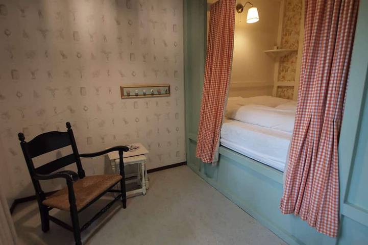 Appartamento intero, Appartamento al piano terra con 'letto in una scatola' in Amsterdam-Noord, Costa Olandese